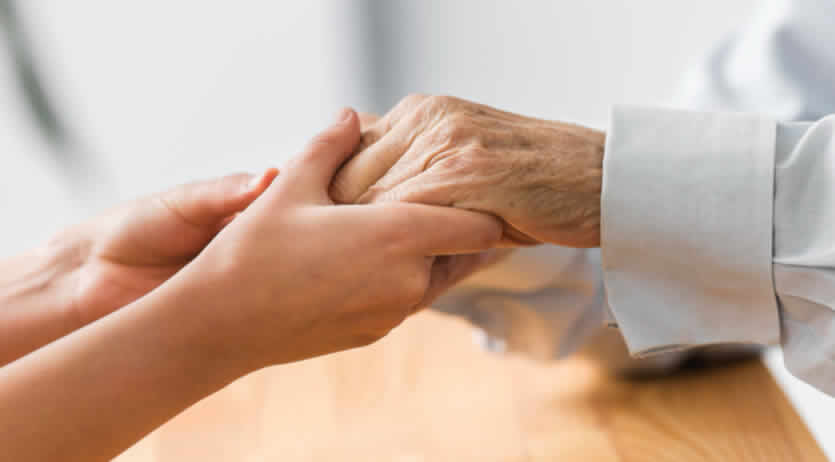 Contratto colf e badanti 2024: Guida completa e aumento degli stipendi minimi